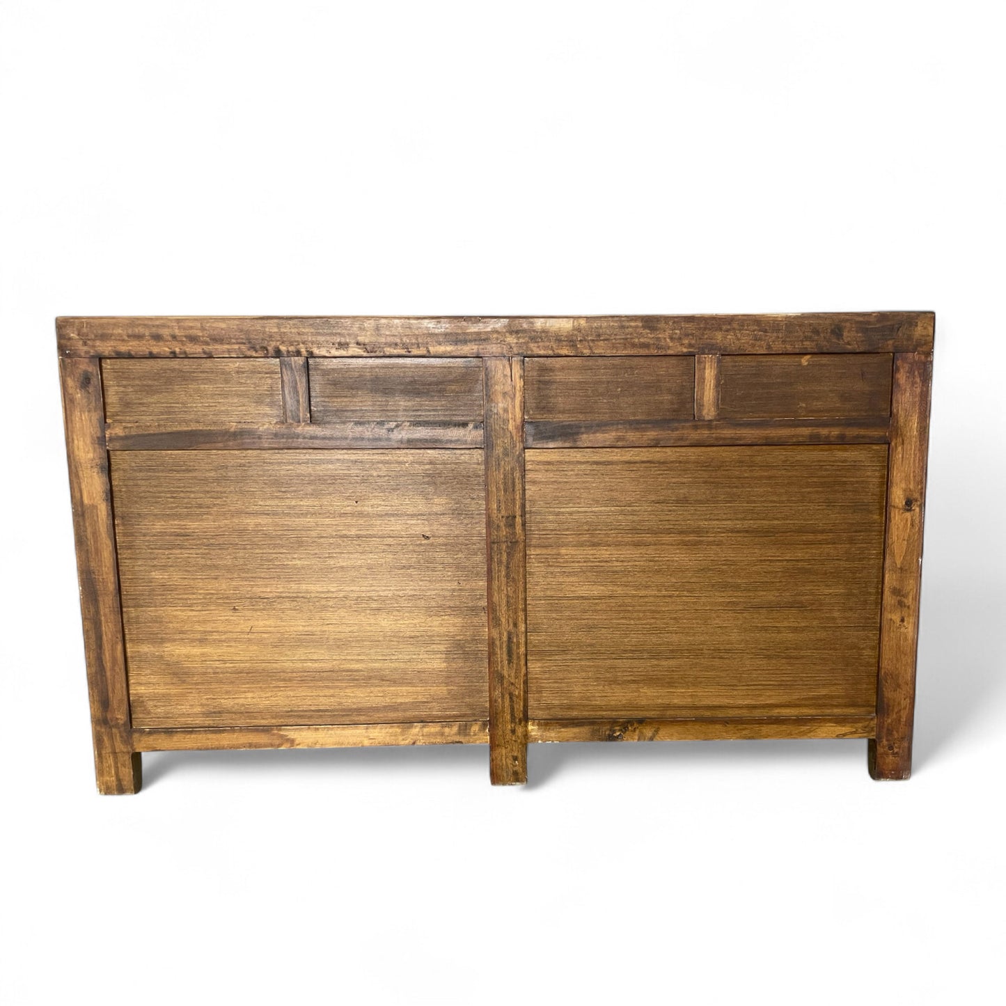 Rückansicht eines naturbelassenen Holz-Sideboards mit sichtbarer Maserung und klarer Linienführung.