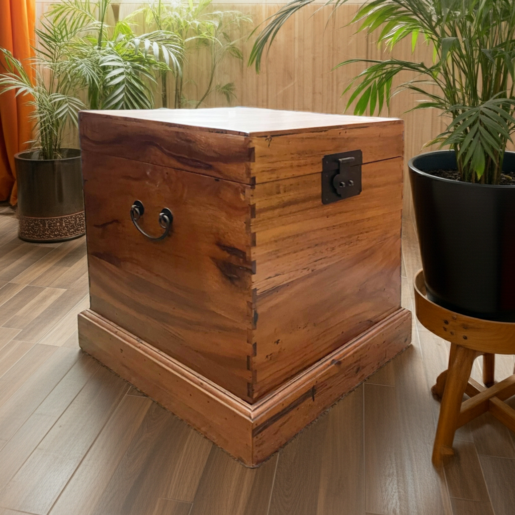 Vintage Asia chest box made of camphor wood - Art. CHEST-01